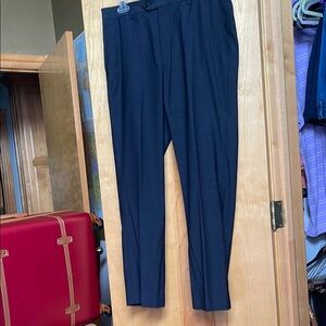 Roundtree & Yorke Black Dress Pants with Tapered Fit and Structured Fabric